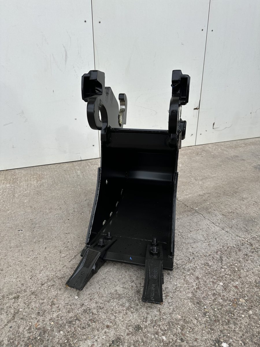 Godet rétro 250mm / CW05 réversible / 0,6 à 1,8T